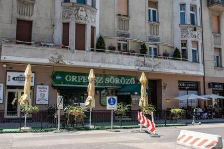 Charming Flat In The Center Apartamento Budapeste Exterior foto