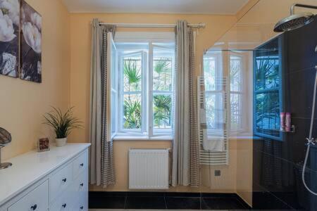 Charming Flat In The Center Apartamento Budapeste Exterior foto