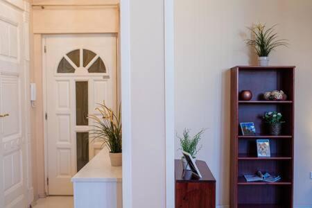 Charming Flat In The Center Apartamento Budapeste Exterior foto